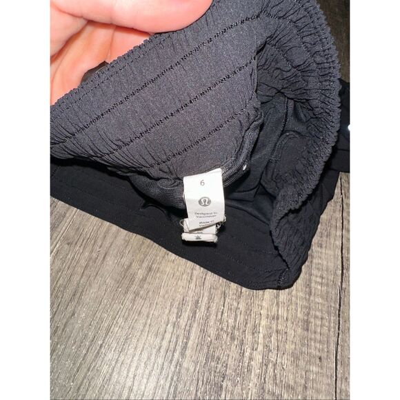 Lululemon Women's Hotty Hot Short *High-Rise Long 4" Black Size 6 - Picture 4 of 5
